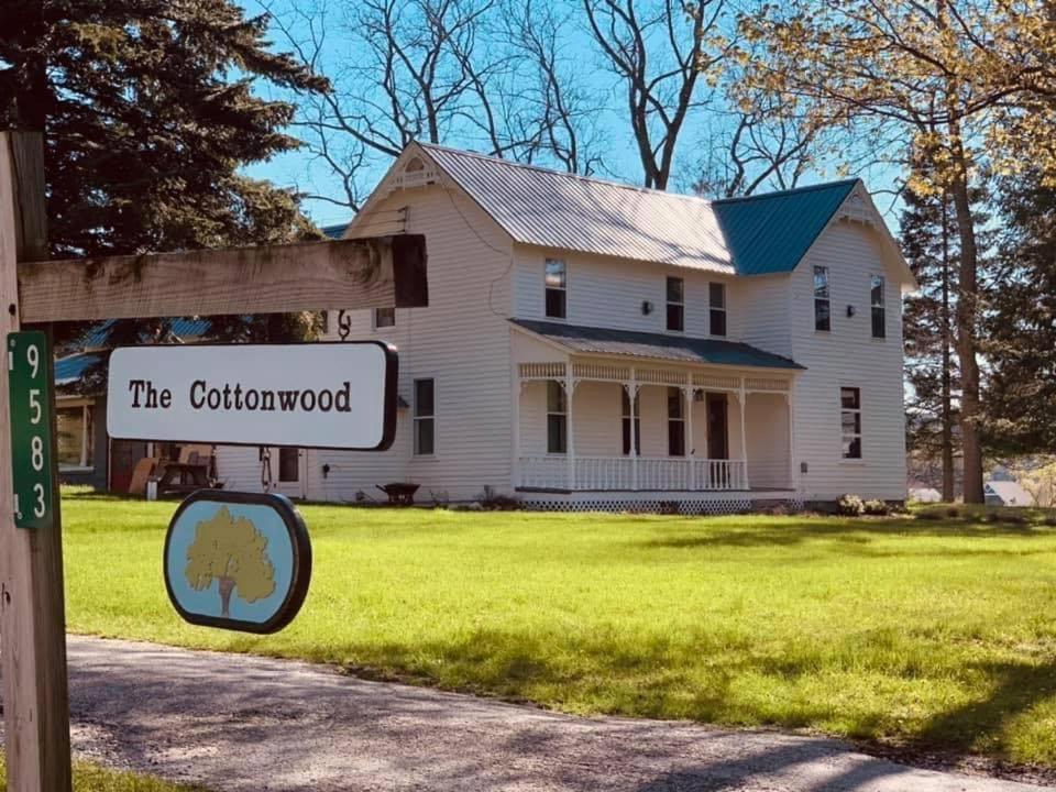 אמפייר The Cottonwood Inn B&B מראה חיצוני תמונה